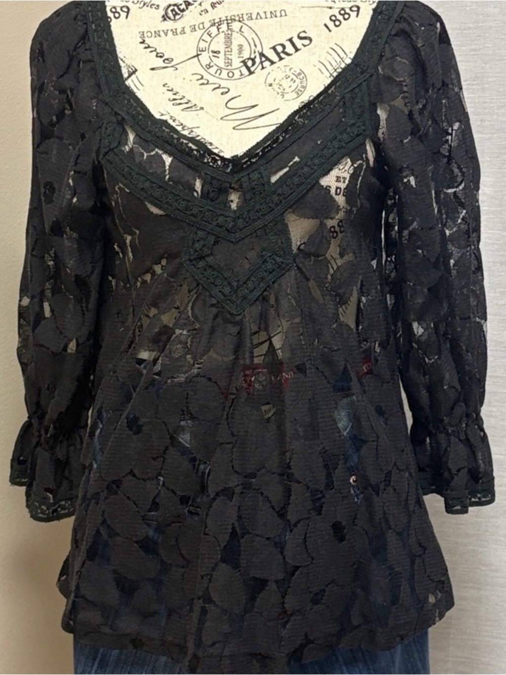 /Garcia Elegant Black Lace V-Neck Long Sleeve with Elastic Wrist Sheer Top JR, M